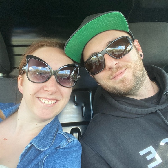 Meet your Poshers, Alex and Harry - Picture 4 of 7